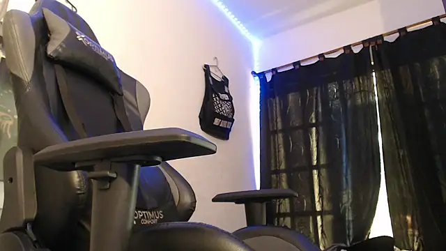 Snapshot of Alid_17 chatting on January 29, 2:21 pm Alid 17 online show from January 29, 2:21 pm