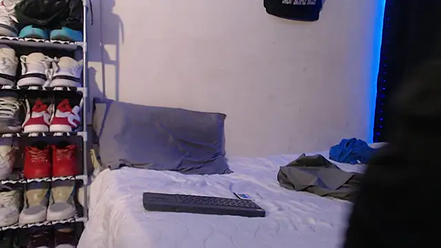 Snapshot of Alid_17 chatting on February 7, 9:05 am Alid 17 online show from February 7, 9:05 am