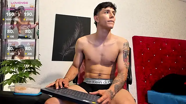 Snapshot of Cristopher23_ chatting on March 4, 8:05 pm Cristopher23  online show from March 4, 8:05 pm