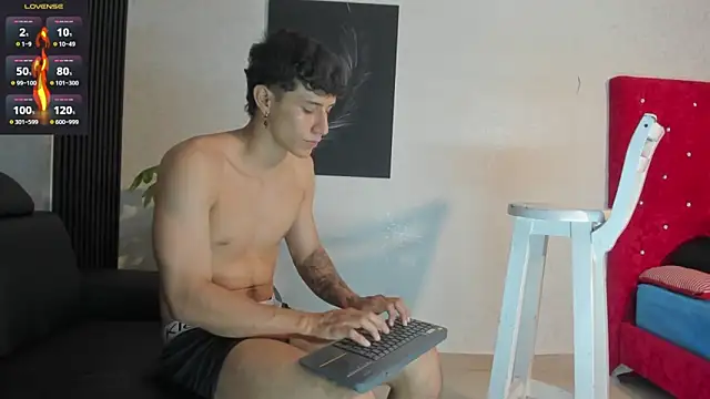 Snapshot of Cristopher23_ chatting on December 7, 7:54 pm Cristopher23  online show from December 7, 7:54 pm