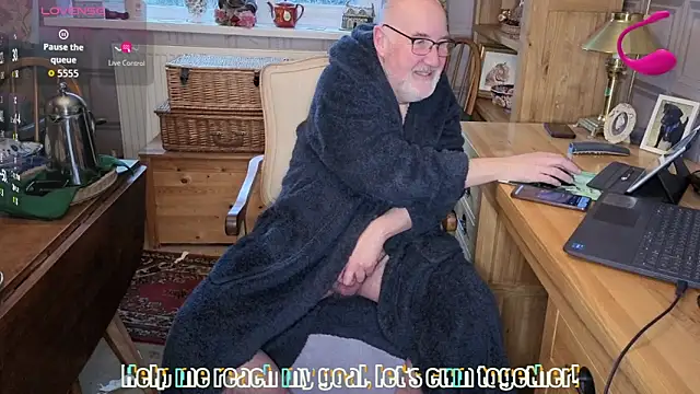 Adamdaddybear online show from January 18, 8:49 am