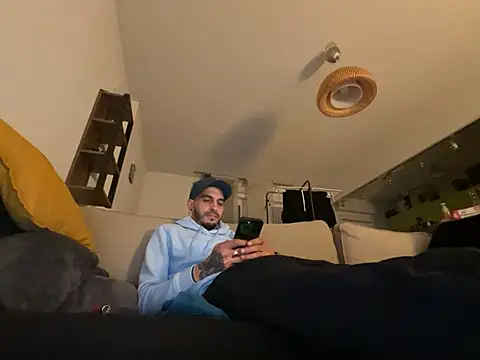 Rebeu313 online show from January 10, 10:57 pm