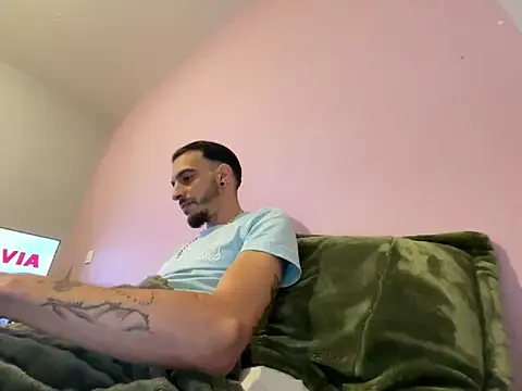 Rebeu313 online show from March 18, 11:19 pm