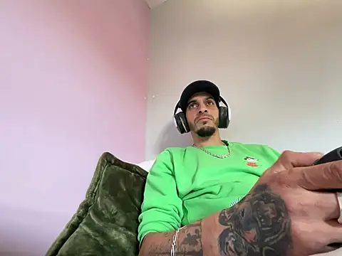 Rebeu313 online show from February 22, 1:23 pm