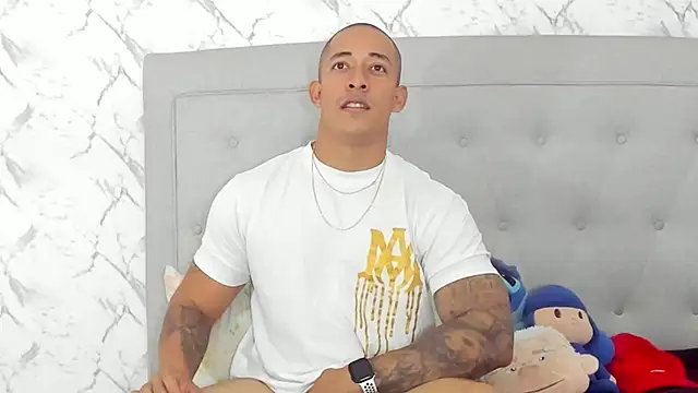 luigiferrara online show from March 7, 8:33 pm