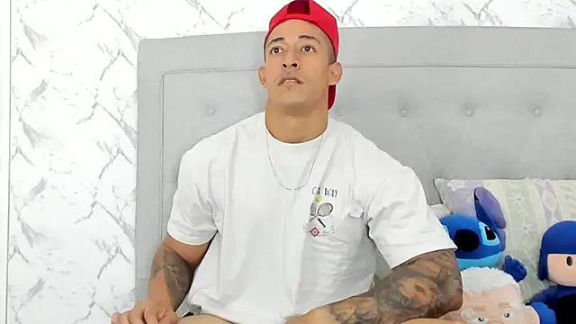 luigiferrara online show from December 15, 5:31 pm