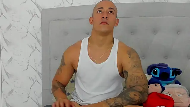 luigiferrara online show from October 17, 9:41 pm