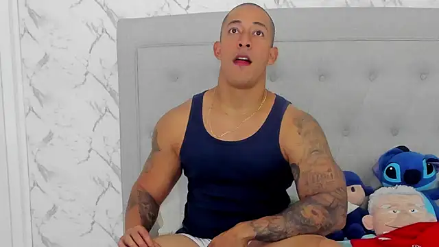 luigiferrara online show from February 25, 9:49 pm