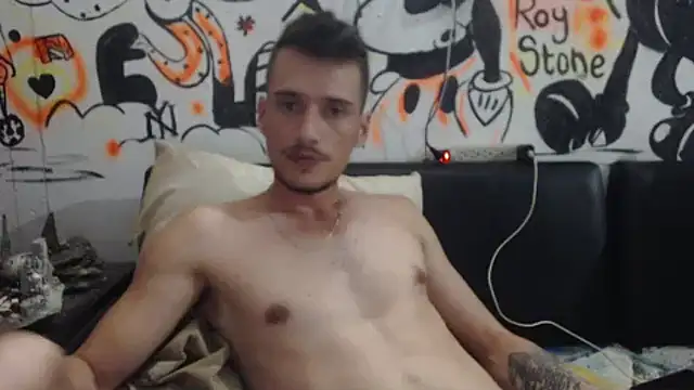 roystonee01 online show from March 3, 2:41 am