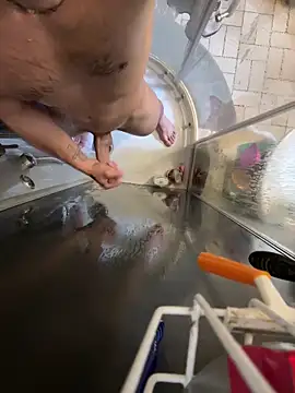 Snapshot of lescro95_ chatting on October 15, 1:52 pm lescro95  online show from October 15, 1:52 pm