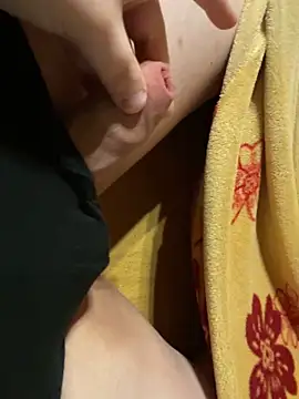 Snapshot of Max_2515 chatting on December 22, 4:06 pm Max 2515 online show from December 22, 4:06 pm