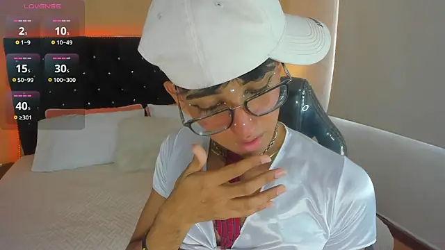 Dark hairy  online show from January 18, 7:26 pm