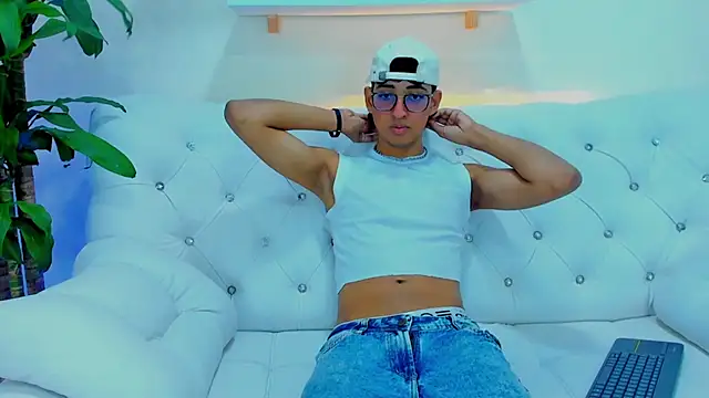 Dark hairy  online show from December 17, 3:50 am