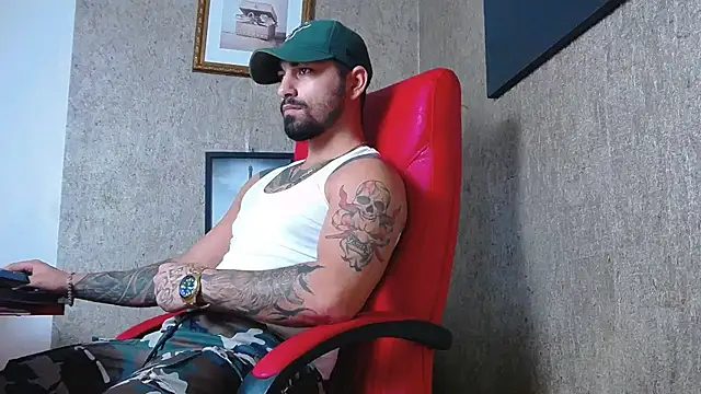 Snapshot of NigelBoydXXX chatting on February 19, 6:43 pm NigelBoydXXX online show from February 19, 6:43 pm