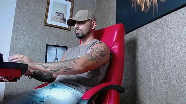 Snapshot of NigelBoydXXX chatting on December 3, 7:00 pm NigelBoydXXX online show from December 3, 7:00 pm