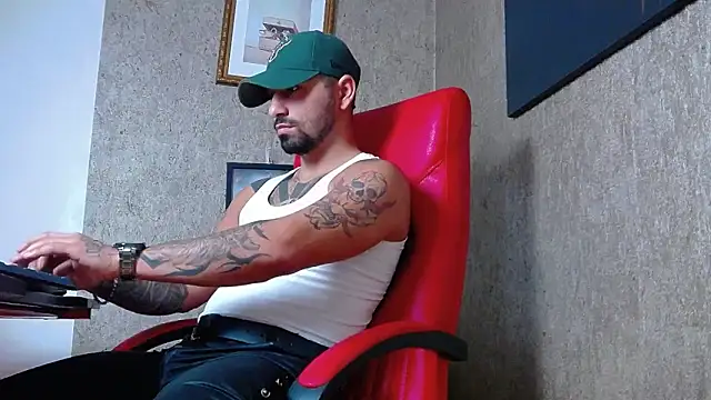 Snapshot of NigelBoydXXX chatting on February 3, 7:29 am NigelBoydXXX online show from February 3, 7:29 am