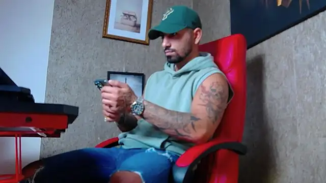 Snapshot of NigelBoydXXX chatting on December 18, 6:57 pm NigelBoydXXX online show from December 18, 6:57 pm