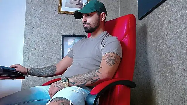 Snapshot of NigelBoydXXX chatting on February 15, 8:33 am NigelBoydXXX online show from February 15, 8:33 am