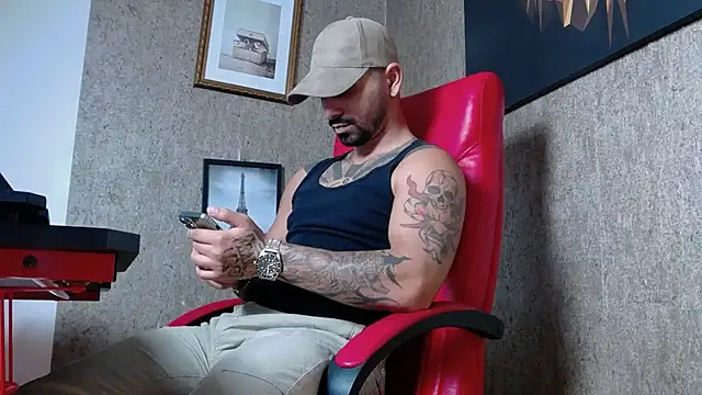 Snapshot of NigelBoydXXX chatting on December 4, 6:17 pm NigelBoydXXX online show from December 4, 6:17 pm