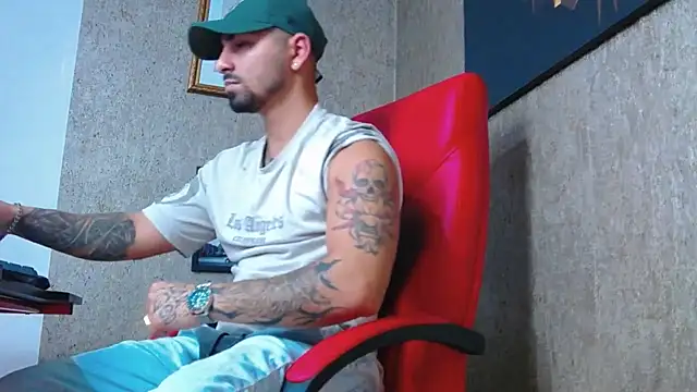 Snapshot of NigelBoydXXX chatting on January 5, 5:09 pm NigelBoydXXX online show from January 5, 5:09 pm