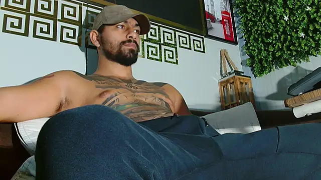 Snapshot of NigelBoydXXX chatting on October 31, 4:43 pm NigelBoydXXX online show from October 31, 4:43 pm