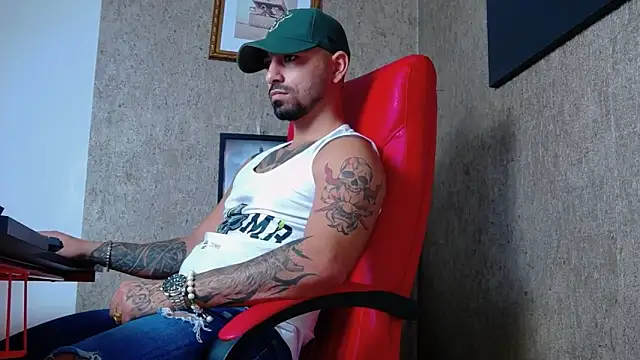 Snapshot of NigelBoydXXX chatting on January 21, 2:44 pm NigelBoydXXX online show from January 21, 2:44 pm