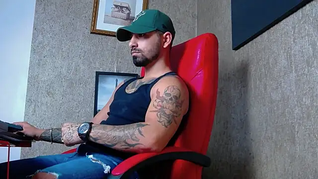 Snapshot of NigelBoydXXX chatting on January 16, 6:48 pm NigelBoydXXX online show from January 16, 6:48 pm