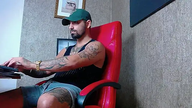 Snapshot of NigelBoydXXX chatting on February 12, 7:13 pm NigelBoydXXX online show from February 12, 7:13 pm