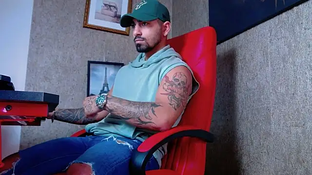 Snapshot of NigelBoydXXX chatting on December 19, 7:40 am NigelBoydXXX online show from December 19, 7:40 am