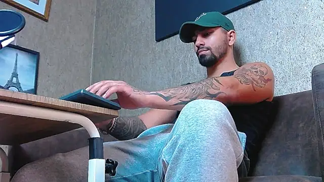 Snapshot of NigelBoydXXX chatting on March 15, 10:13 am NigelBoydXXX online show from March 15, 10:13 am