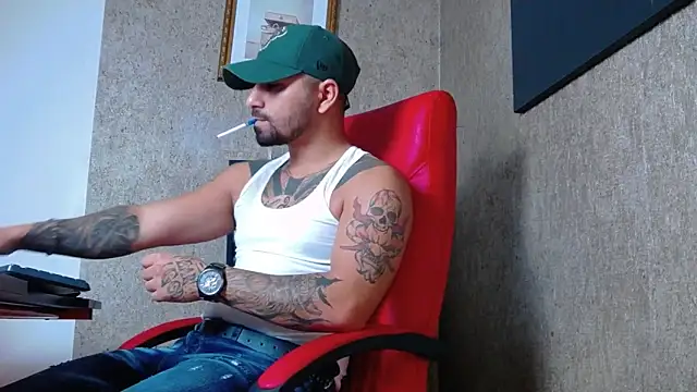 Snapshot of NigelBoydXXX chatting on January 27, 6:41 am NigelBoydXXX online show from January 27, 6:41 am