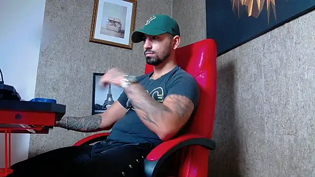 Snapshot of NigelBoydXXX chatting on December 19, 6:56 pm NigelBoydXXX online show from December 19, 6:56 pm