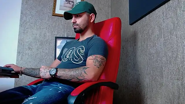 Snapshot of NigelBoydXXX chatting on January 30, 7:29 am NigelBoydXXX online show from January 30, 7:29 am