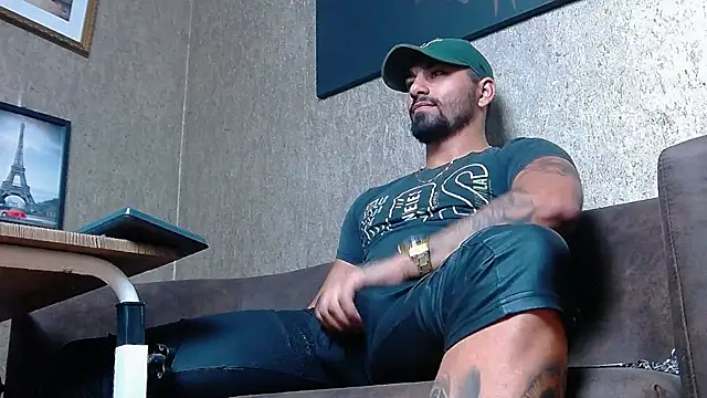 Snapshot of NigelBoydXXX chatting on March 21, 9:34 pm NigelBoydXXX online show from March 21, 9:34 pm