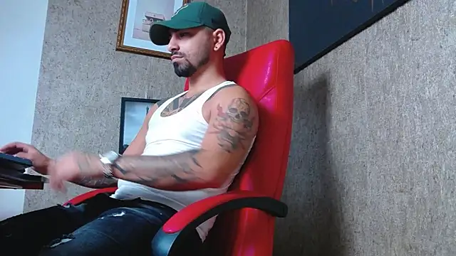 Snapshot of NigelBoydXXX chatting on January 8, 5:59 pm NigelBoydXXX online show from January 8, 5:59 pm