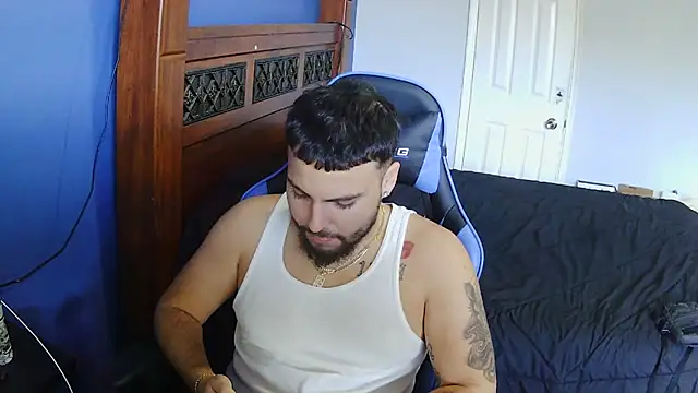 Snapshot of MasterKvn chatting on February 8, 5:39 pm MasterKvn online show from February 8, 5:39 pm