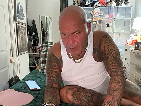 Snapshot of joeytatts66 chatting on October 23, 2:37 am joeytatts66 online show from October 23, 2:37 am
