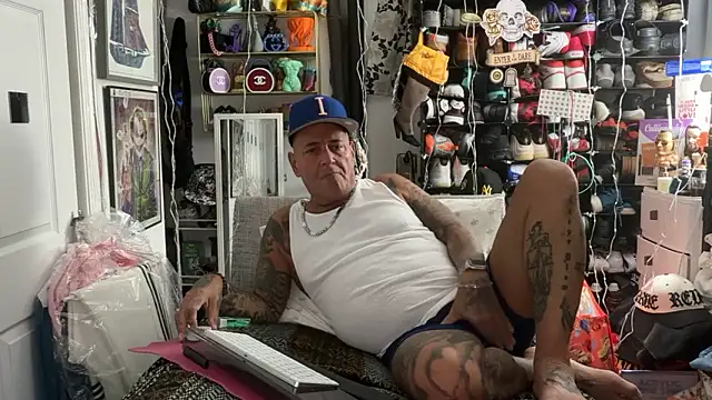 joeytatts66 online show from March 3, 2:41 am