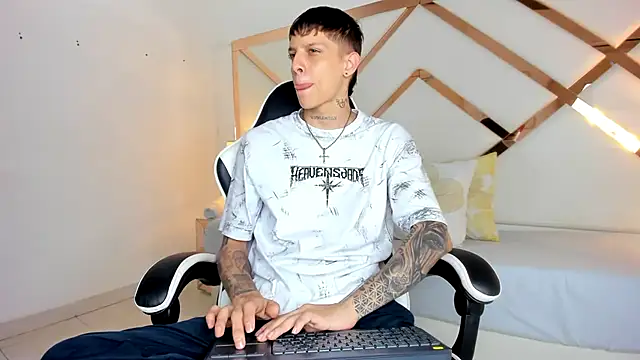 Snapshot of Adam_hard_ chatting on September 16, 7:25 pm Adam hard  online show from September 16, 7:25 pm