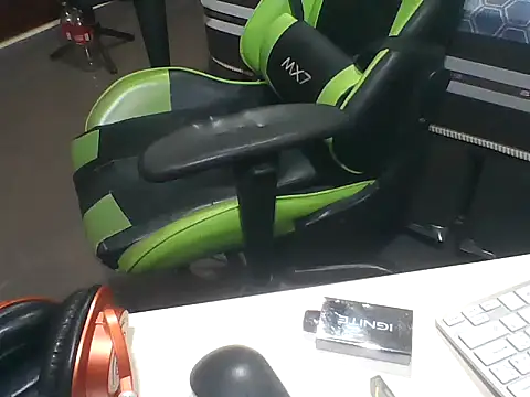 Snapshot of SOLESFETISHBR chatting on October 2, 1:31 am SOLESFETISHBR online show from October 2, 1:31 am