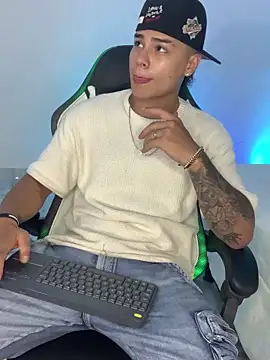 SantiagoReyesFtt online show from March 11, 8:20 am