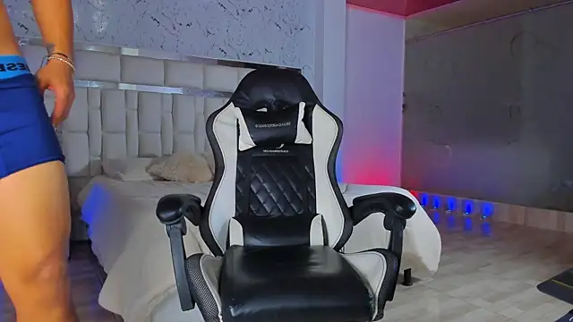 SantiagoReyesFtt online show from November 15, 11:51 pm