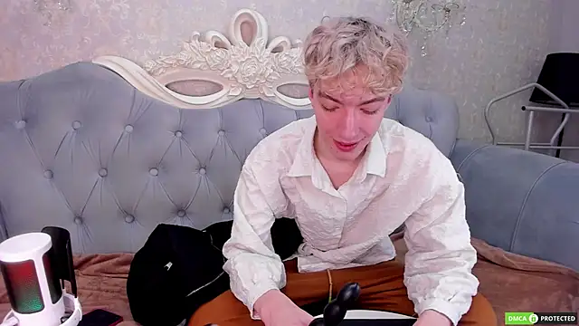 TrevorBenson online show from December 3, 3:45 am