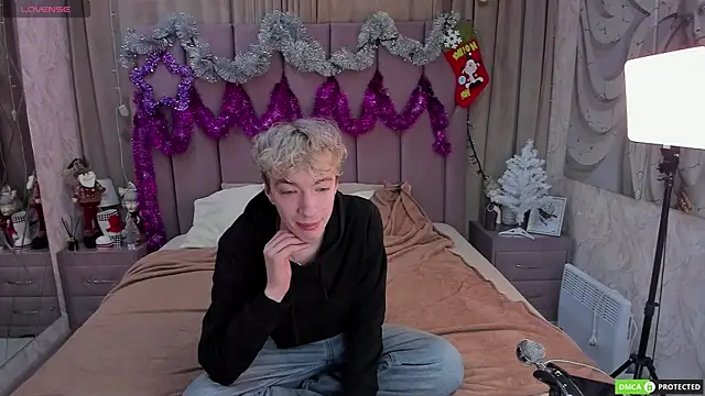 TrevorBenson online show from December 15, 3:25 am