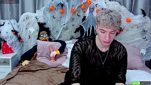 TrevorBenson online show from October 25, 4:14 am