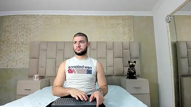 Snapshot of MaximusDick1_ chatting on October 21, 3:20 am MaximusDick1  online show from October 21, 3:20 am
