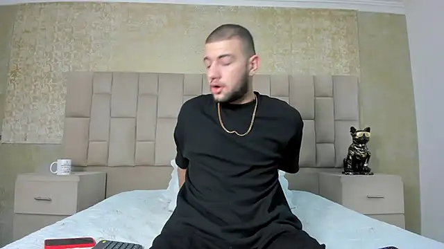 Snapshot of MaximusDick1_ chatting on October 15, 3:36 am MaximusDick1  online show from October 15, 3:36 am