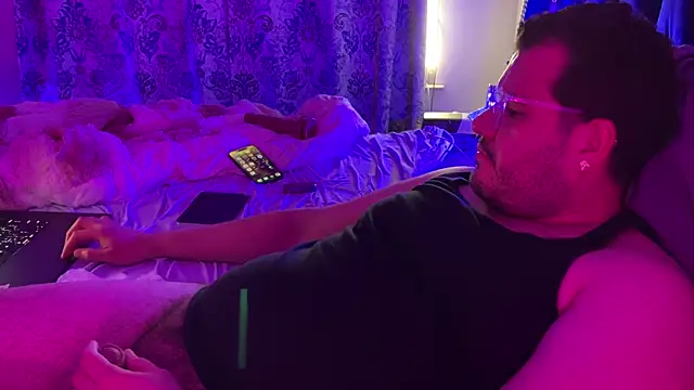 Snapshot of bearcloudcomputa chatting on March 15, 12:14 am bearcloudcomputa online show from March 15, 12:14 am