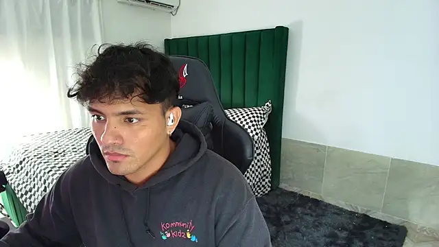 man dur07 online show from February 3, 2:53 am