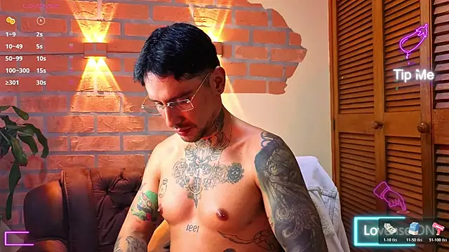 Snapshot of Dylanstonne chatting on October 28, 8:44 pm Dylanstonne online show from October 28, 8:44 pm